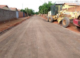 Prefeitura inicia asfalto em várias ruas de Ubaí